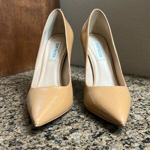 Steve Madden. Tan heels.